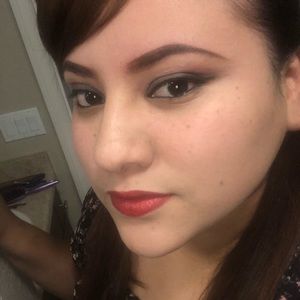 Meet your Posher, Yessica